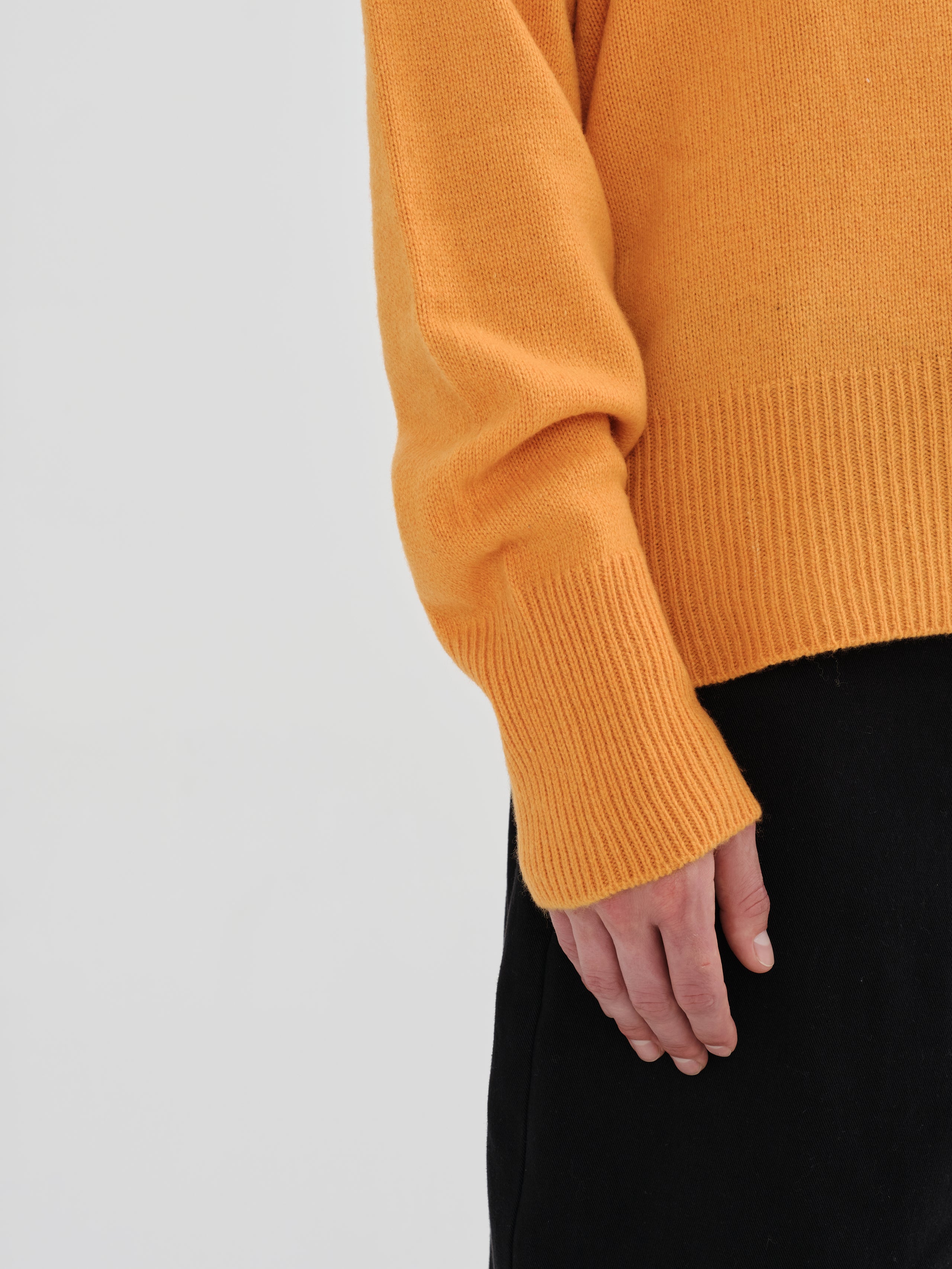 CLOUDY CREWNECK